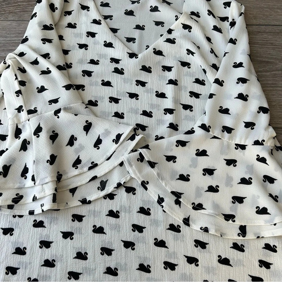 Merced & Madison Swan Patter Flared Sleeve Blouse - Picture 5 of 13